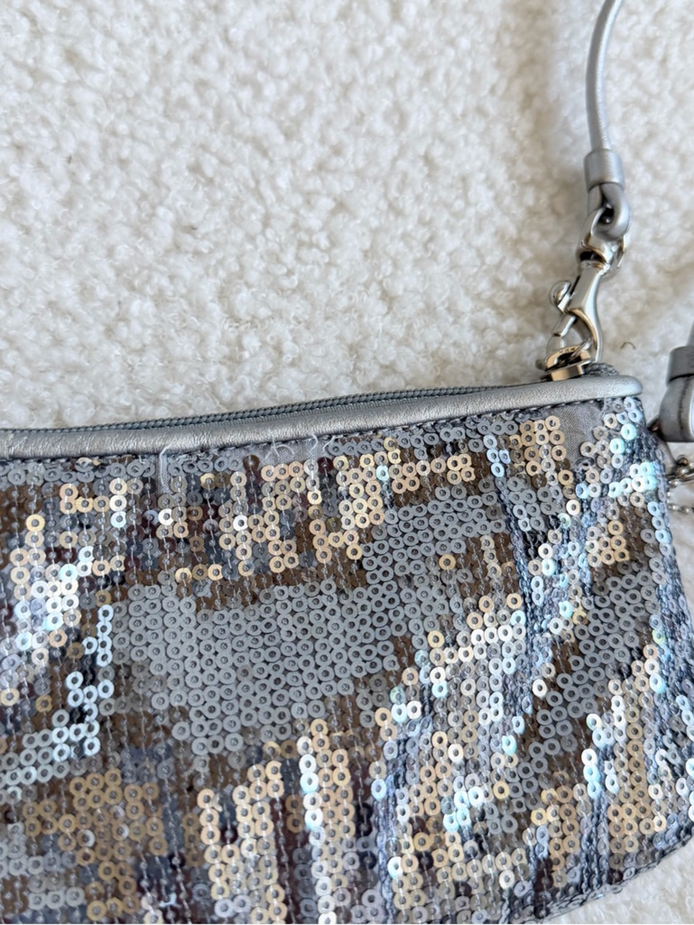 Vintage Coach Silver Sequin Wristlet - Picture 5 of 7